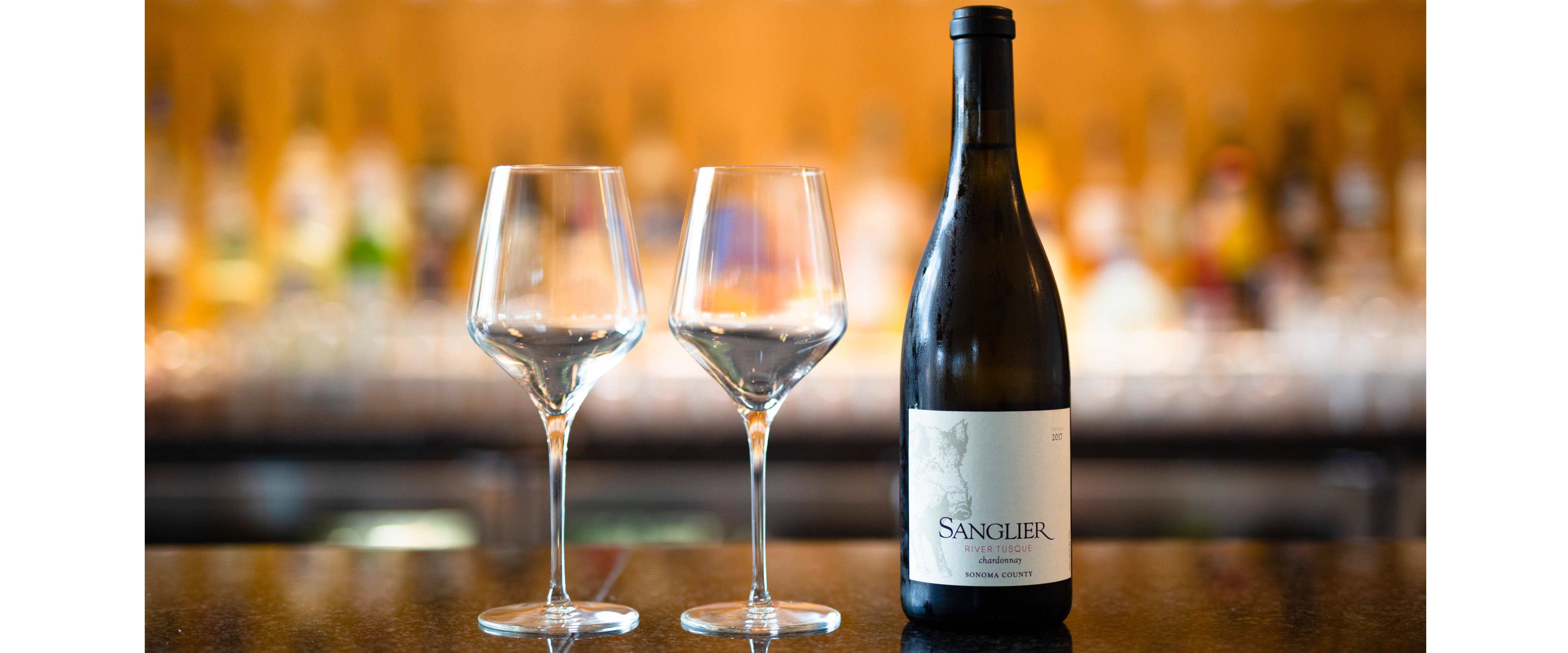 Sanglier_Wine_Bottle_and_Glasses_on_Cafe_bar