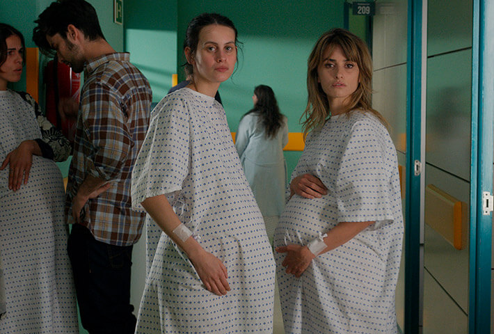 Two_Pregnant_women_in_hospital_hallway