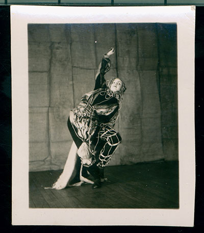 Françoise Sullivan in her piece Black and Tan Fantasy, 1948 / Courtesy of Dance Collection Danse