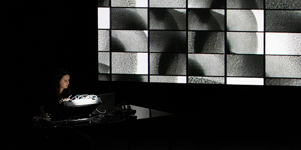 Artist Ivana Dama performing