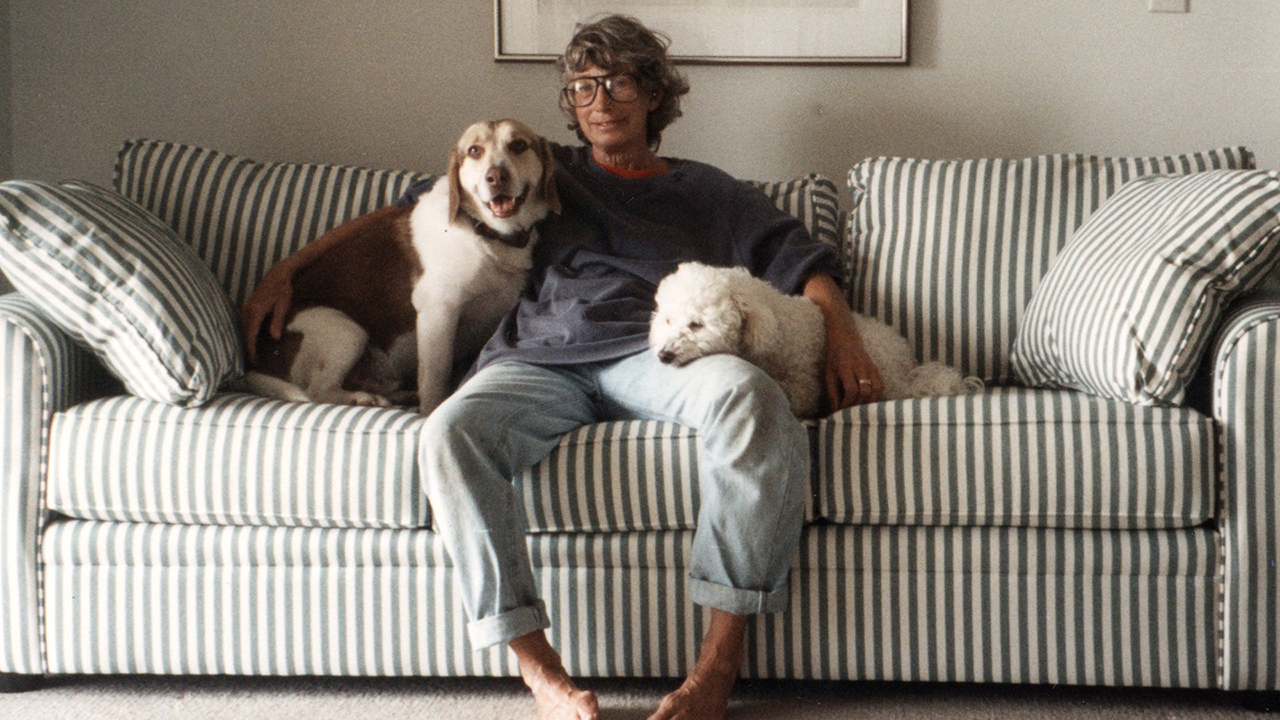 Poet Mary Oliver sitting on couch with two dogs