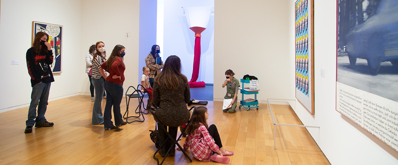 children_creating_artwork_in_museum_gallery