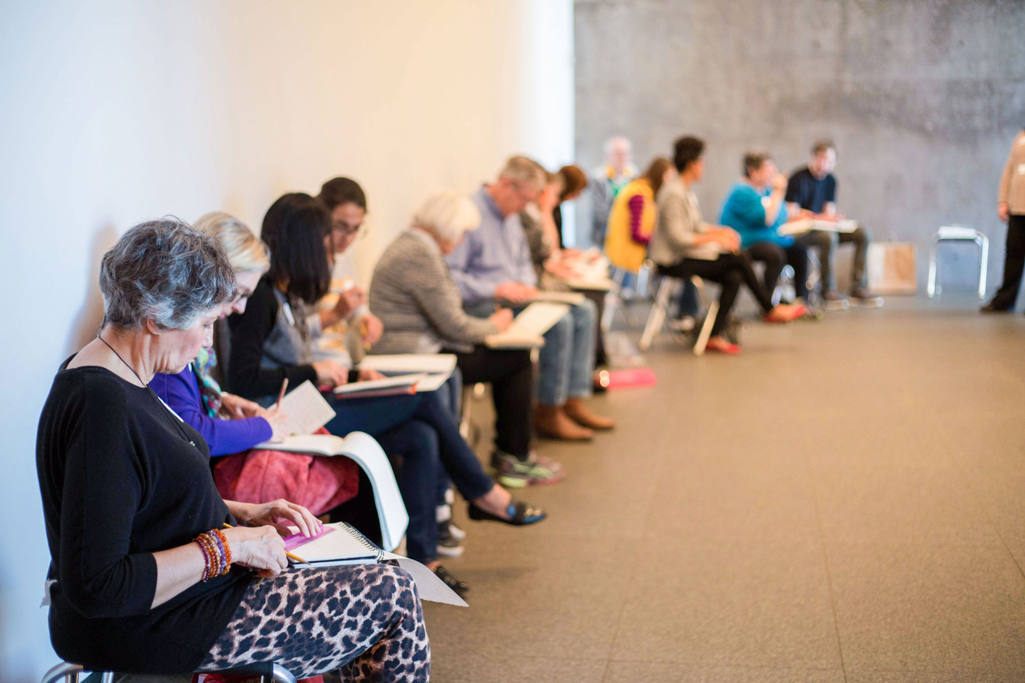 people_drawing_in_Museums_galleries