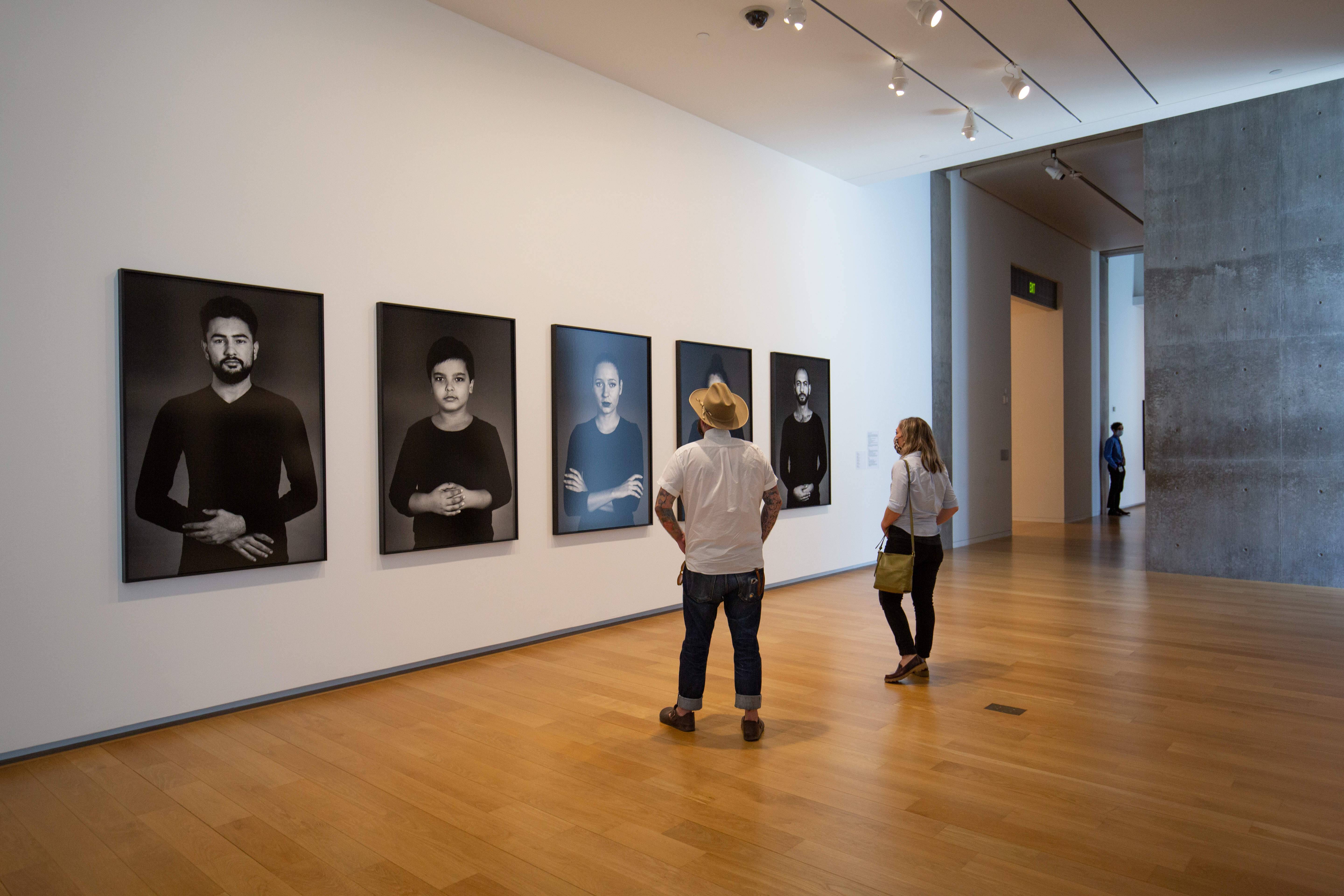 neshat_exhibition_visitors